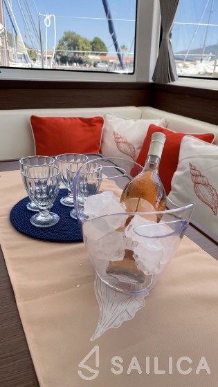 Lagoon 42 - Yacht Charter Sailica