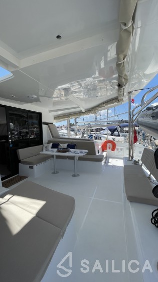 Lagoon 42 - Yacht Charter Sailica