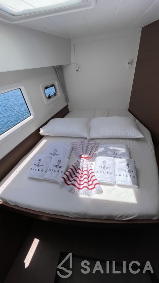 Lagoon 42 - Yacht Charter Sailica