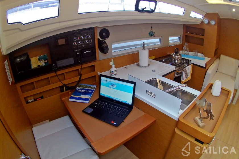 Sun Odyssey 410 - Yacht Charter Sailica