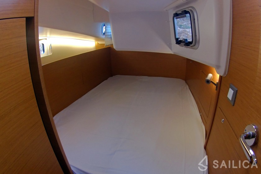 Sun Odyssey 410 - Yacht Charter Sailica