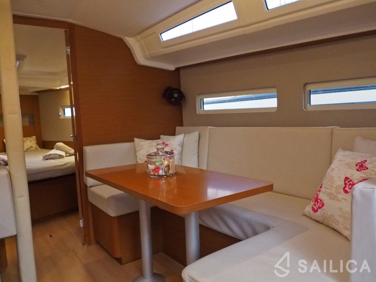 Sun Odyssey 410 - Yacht Charter Sailica