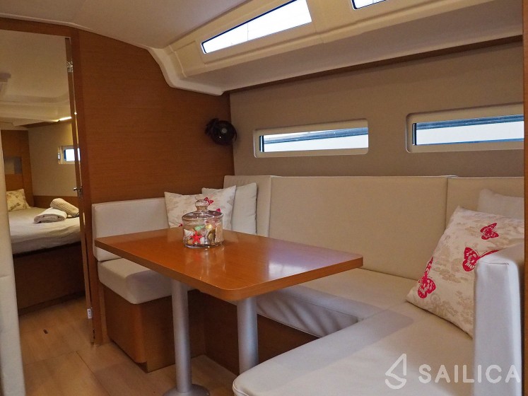 Sun Odyssey 410 - Yacht Charter Sailica