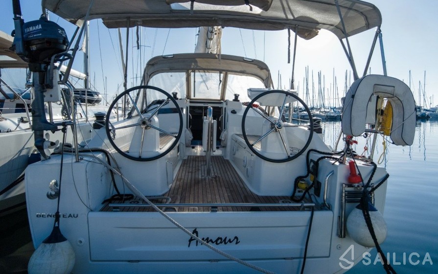 Oceanis 30.1 - Yacht Charter Sailica