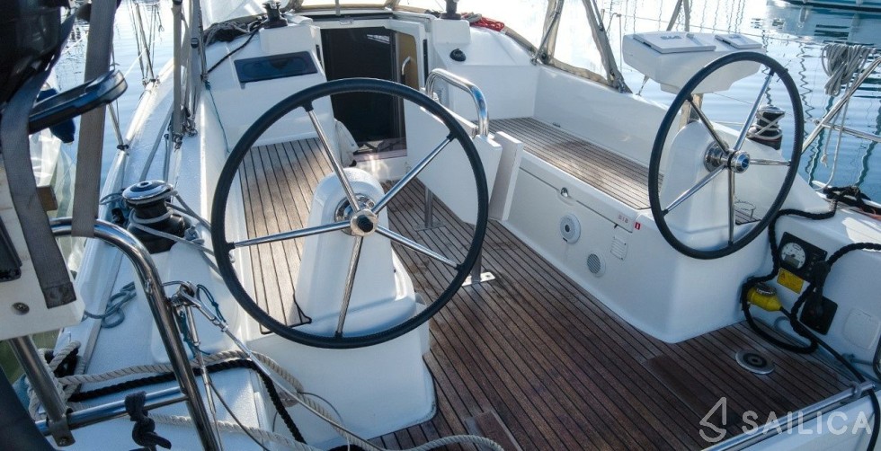 Oceanis 30.1 - Yacht Charter Sailica