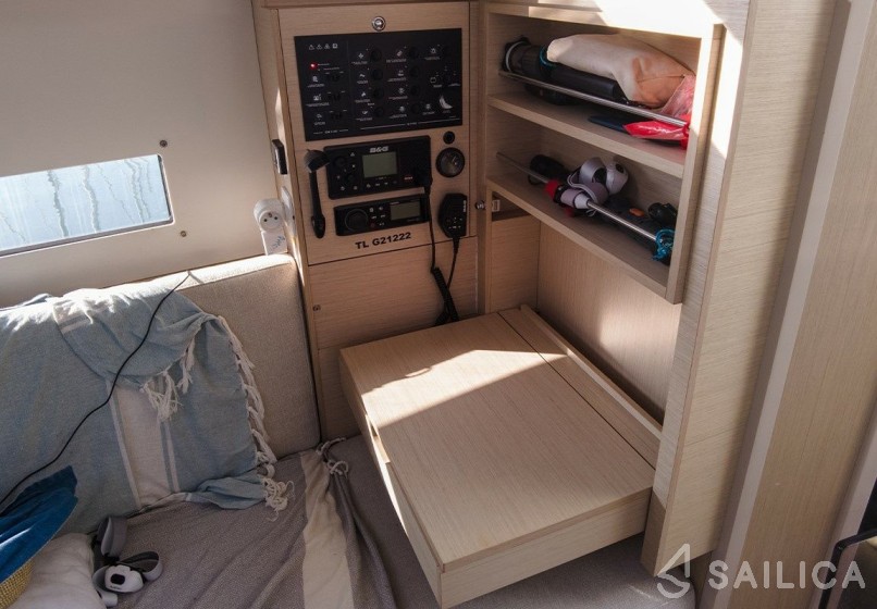 Oceanis 30.1 - Yacht Charter Sailica