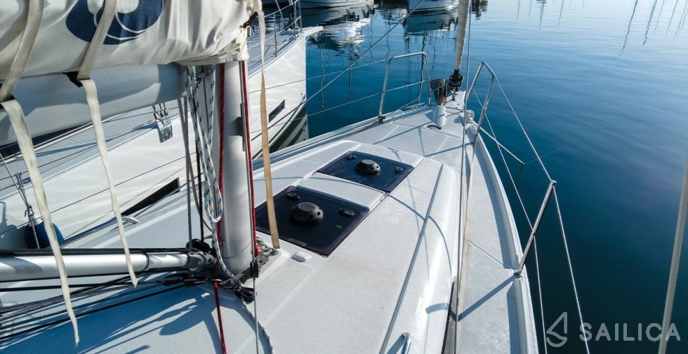 Oceanis 30.1 - Yacht Charter Sailica