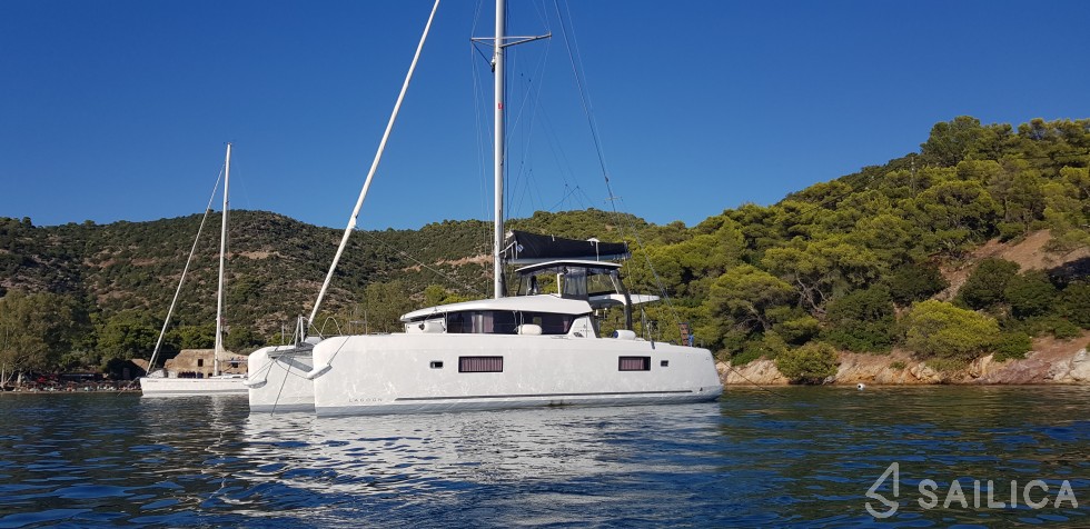 Lagoon 42 - Yacht Charter Sailica