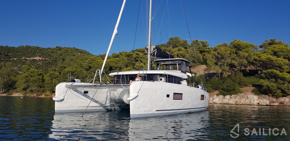 Lagoon 42 - Yacht Charter Sailica