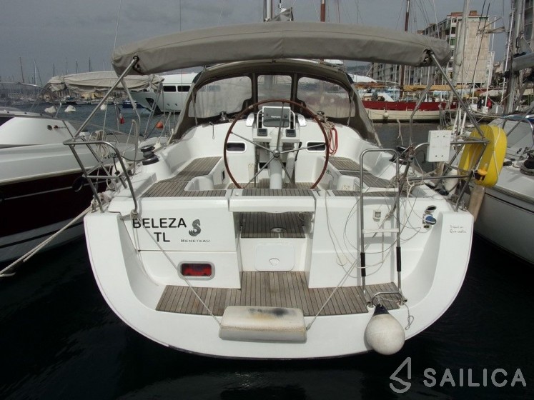 Oceanis 37 - Yacht Charter Sailica
