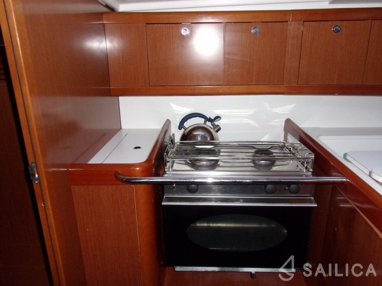 Oceanis 37 - Yacht Charter Sailica