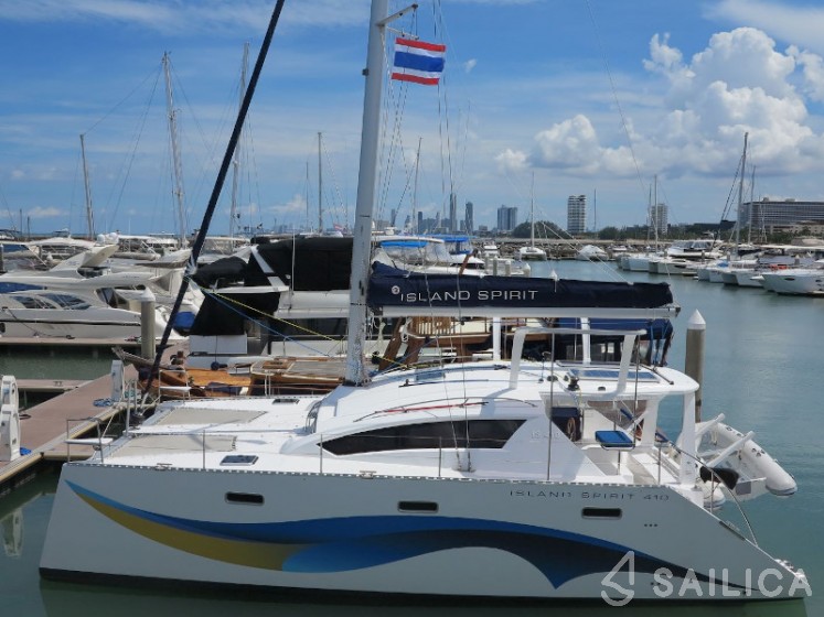 Island Spirit 410 - Yacht Charter Sailica