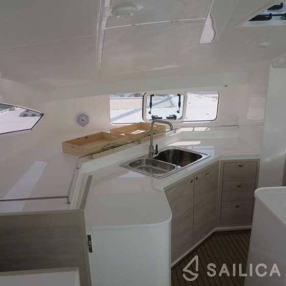Island Spirit 410 - Yacht Charter Sailica