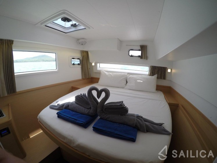 Lagoon 42 - Yacht Charter Sailica
