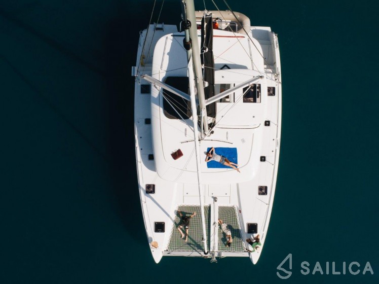 Lagoon 42 - Yacht Charter Sailica