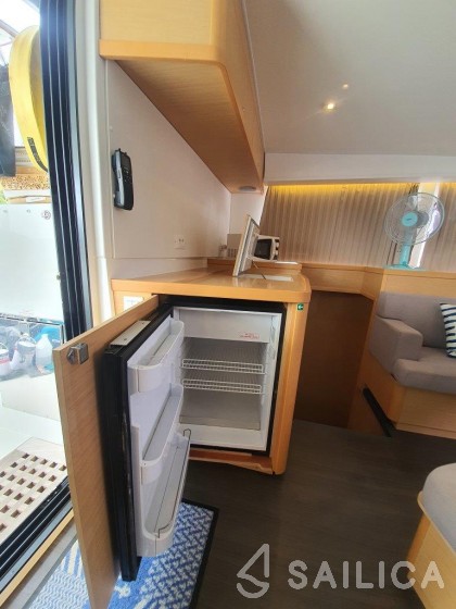 Lagoon 42 - Yacht Charter Sailica