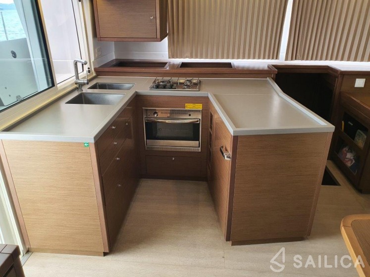 Lagoon 450 S - 4 + 2 cab. - Yacht Charter Sailica
