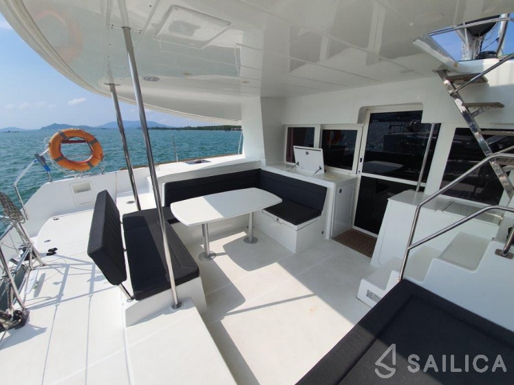 Lagoon 450 S - 4 + 2 cab. - Yacht Charter Sailica