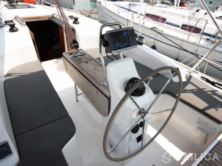 Bavaria 33 Cruiser - Yacht Charter Sailica