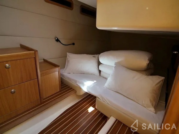 Adriana 44 - Yacht Charter Sailica