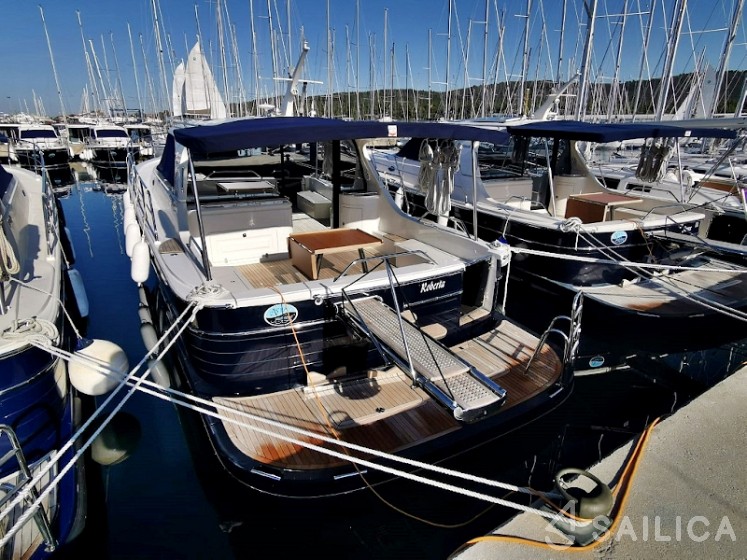 Adriana 44 - Yacht Charter Sailica