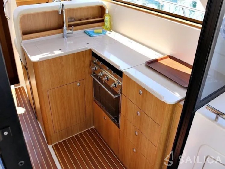 Adriana 44 - Yacht Charter Sailica