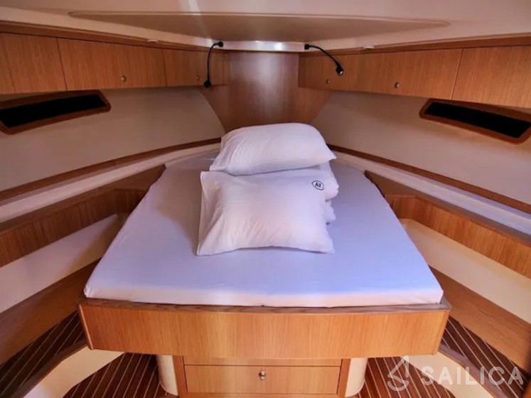 Adriana 44 - Yacht Charter Sailica
