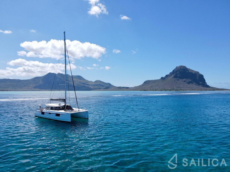 Nautitech 46 Fly - Yacht Charter Sailica