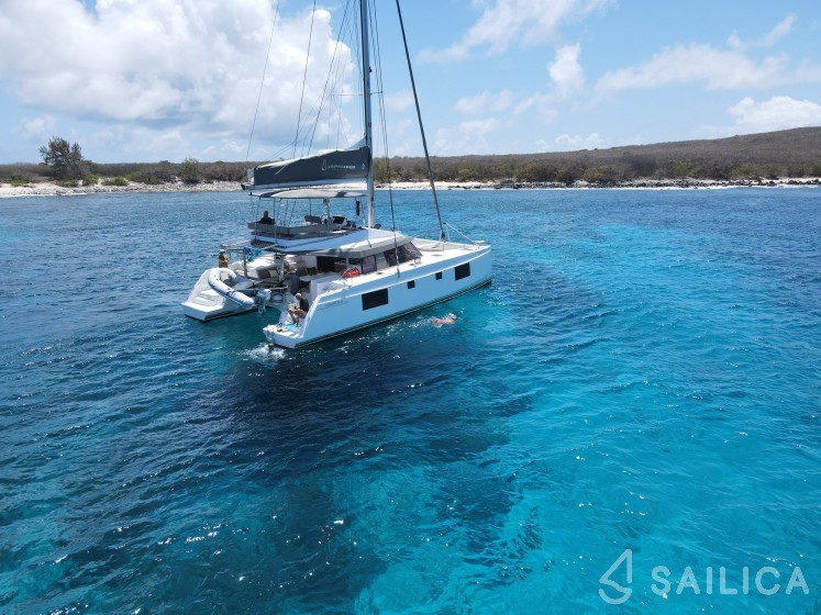 Nautitech 46 Fly - Yacht Charter Sailica