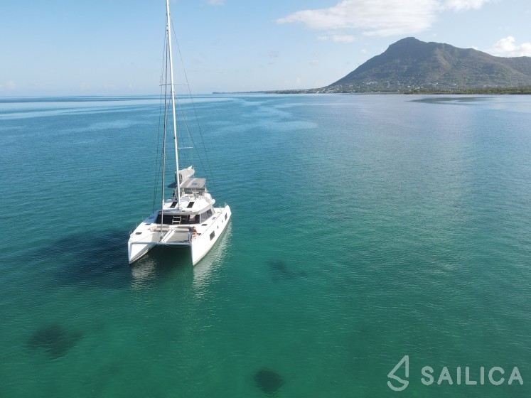 Nautitech 46 Fly - Yacht Charter Sailica