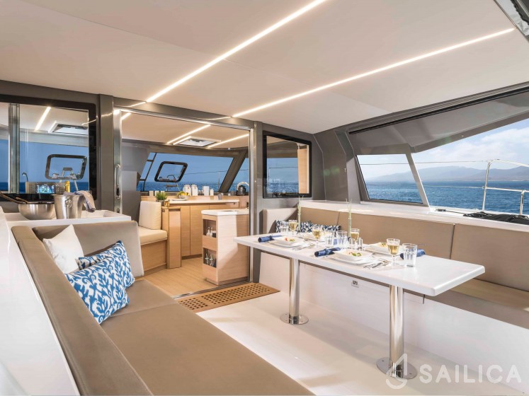 Nautitech 40 open NEW - 4 + 2 cab. - Yacht Charter Sailica