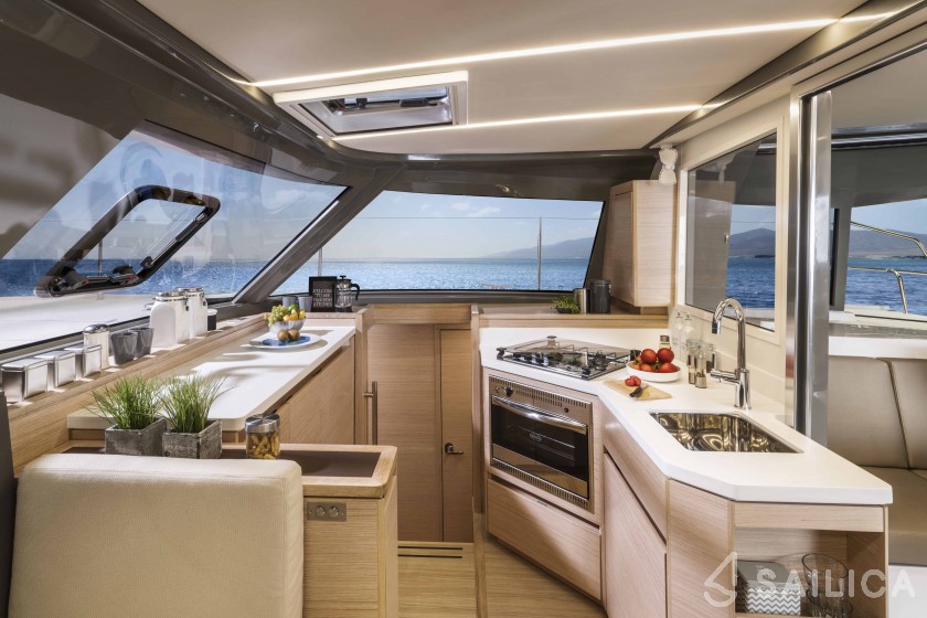 Nautitech 40 open NEW - 4 + 2 cab. - Yacht Charter Sailica