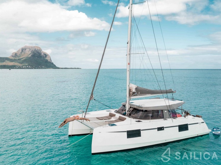 Nautitech 40 open NEW - 4 + 2 cab. - Yacht Charter Sailica