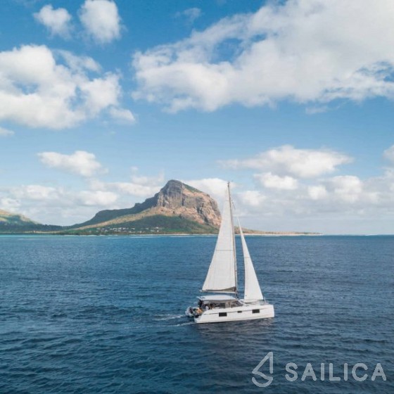 Nautitech 40 open NEW - 4 + 2 cab. - Yacht Charter Sailica