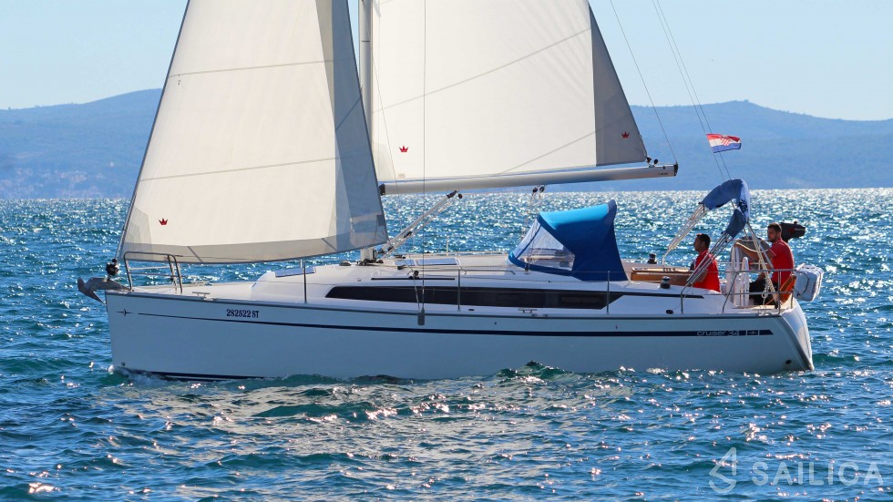 Bavaria 34 Cruiser - Yacht Charter Sailica
