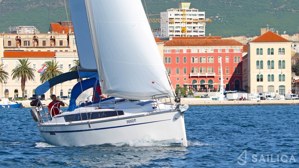 Bavaria 34 Cruiser - Yacht Charter Sailica