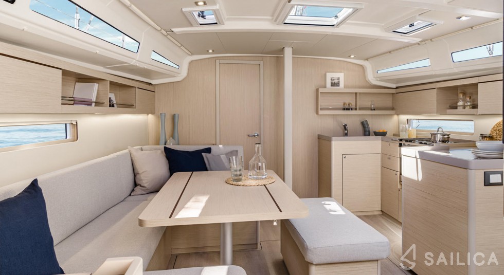 Oceanis 40.1 - Yacht Charter Sailica