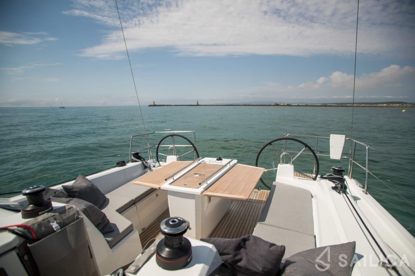 Oceanis 40.1 - Yacht Charter Sailica
