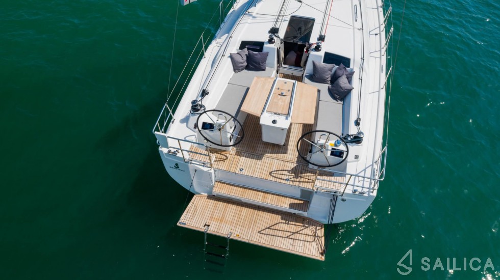 Oceanis 40.1 - Yacht Charter Sailica