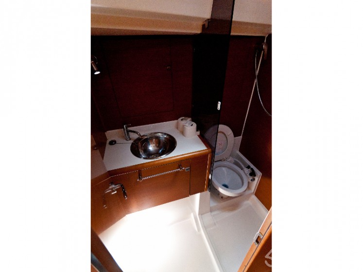 Sun Odyssey 439 - Yacht Charter Sailica