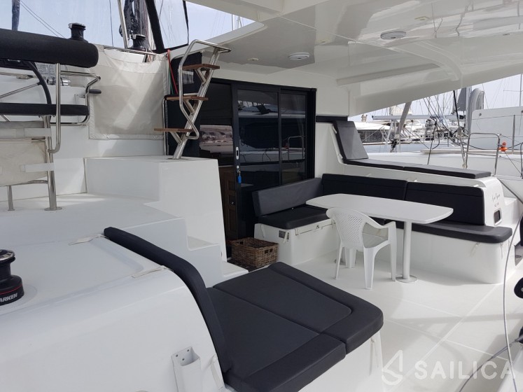 Lagoon 42 - Yacht Charter Sailica