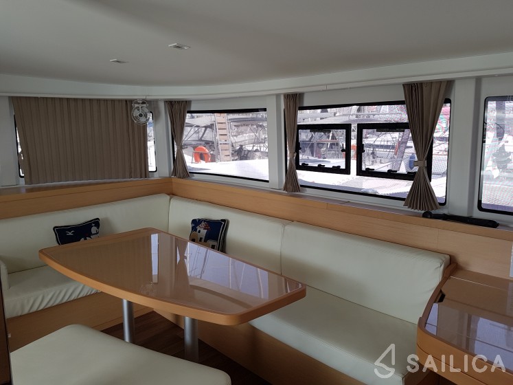 Lagoon 42 - Yacht Charter Sailica