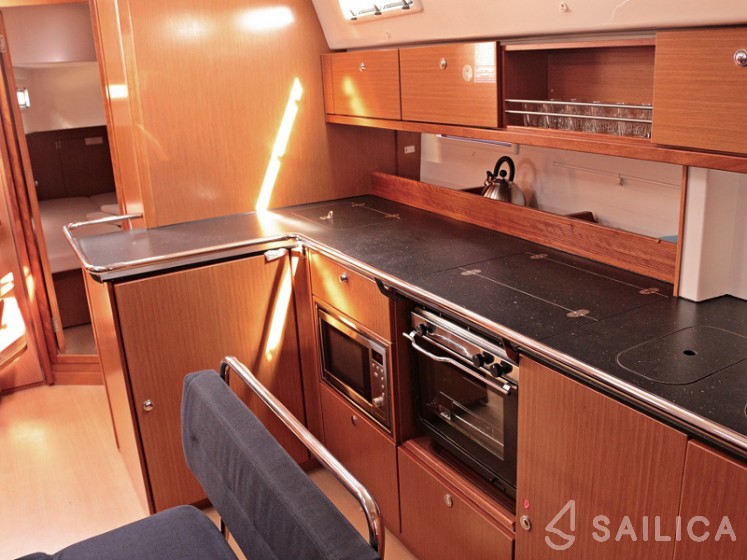 Bavaria 45 Cruiser - Yacht Charter Sailica