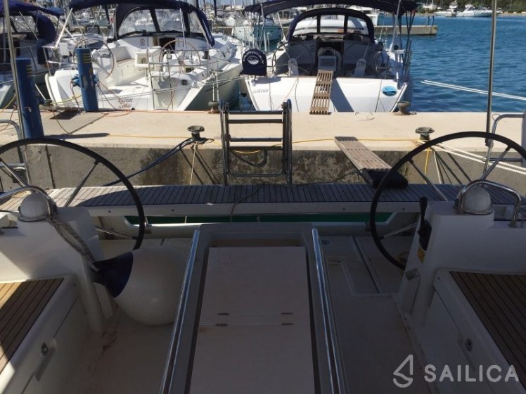 Oceanis 45 - Yacht Charter Sailica