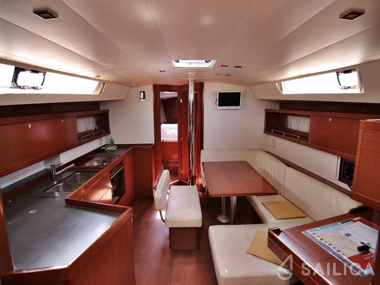 Oceanis 45 - Yacht Charter Sailica