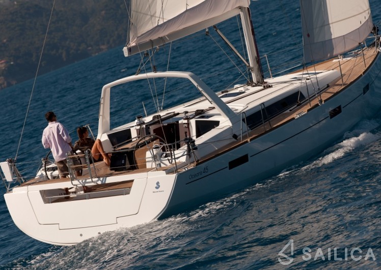 Oceanis 45 - Yacht Charter Sailica