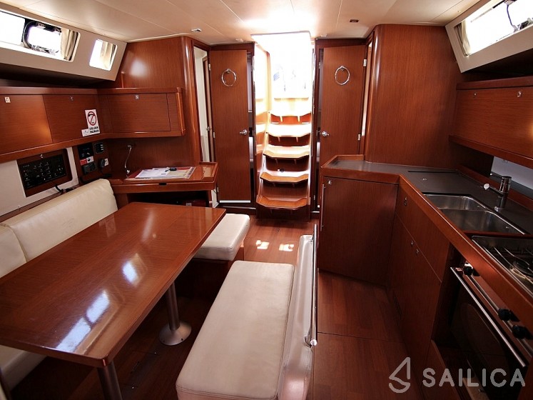 Oceanis 45 - Yacht Charter Sailica
