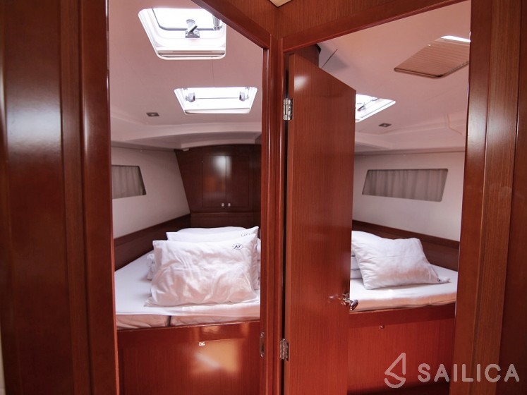 Oceanis 45 - Yacht Charter Sailica