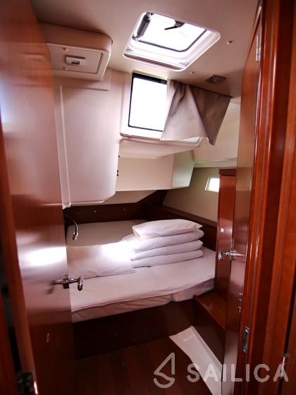Oceanis 45 - Yacht Charter Sailica
