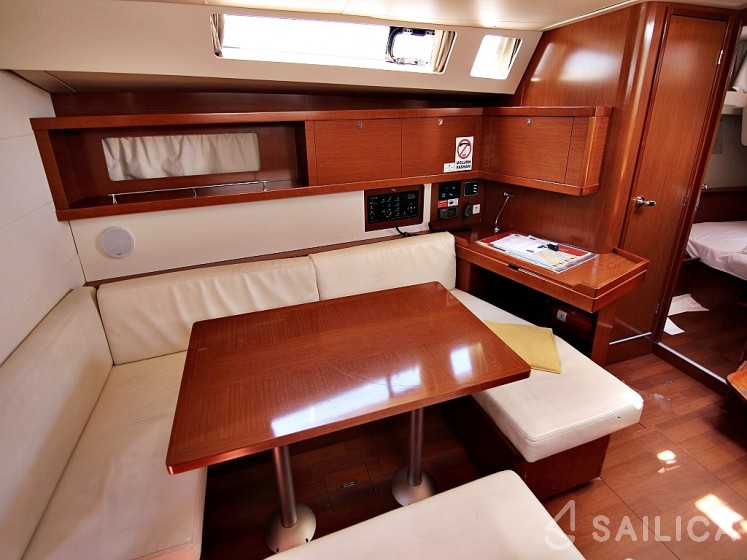 Oceanis 45 - Yacht Charter Sailica